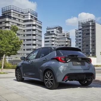toyota-yaris-2025-trasera